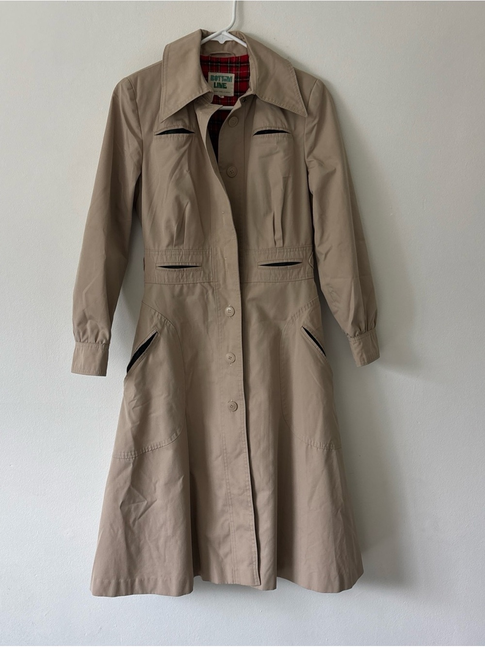 Vintage Women's Beige Trench Coat with Contrast Trim - Classic Longline